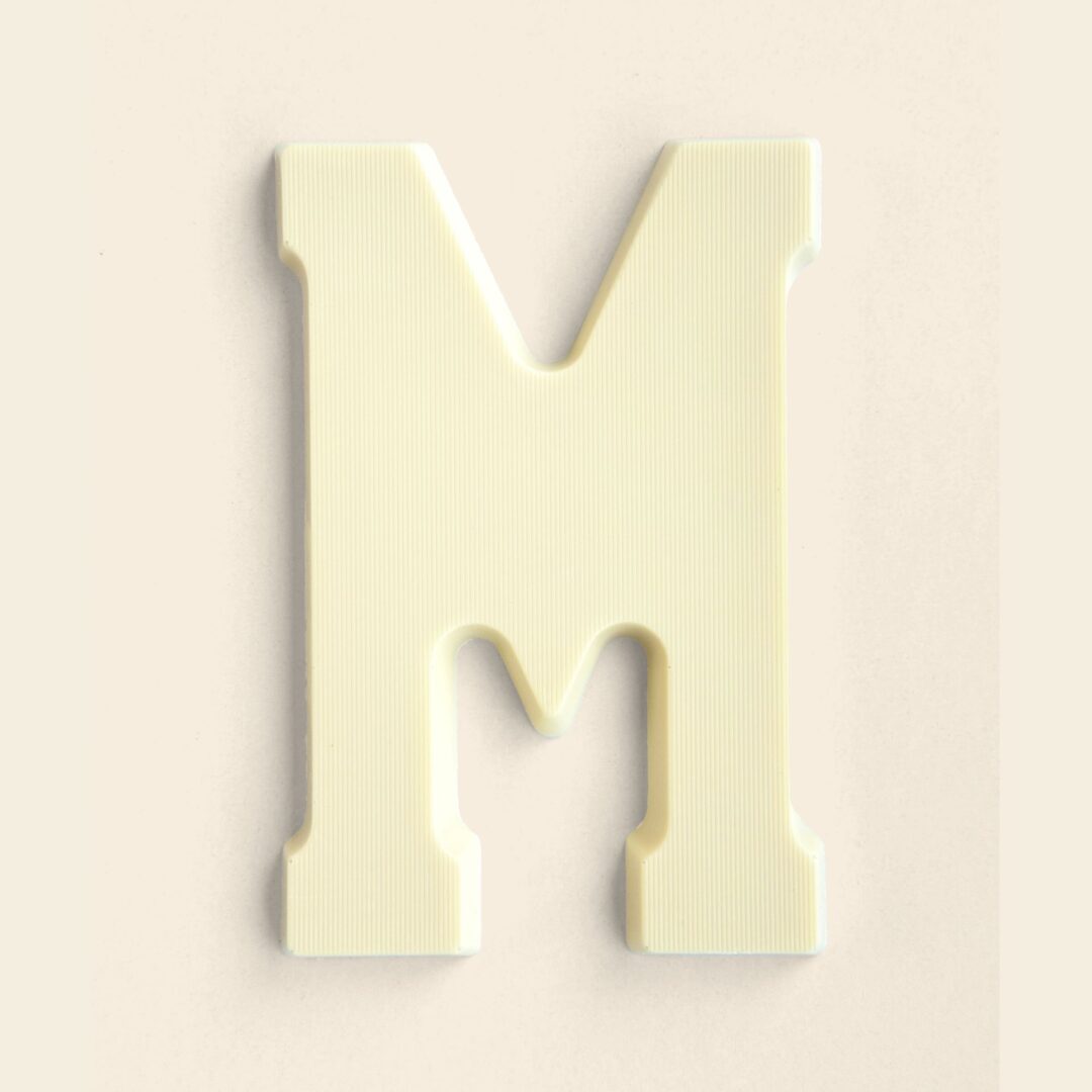 Chocoladeletter M Wit