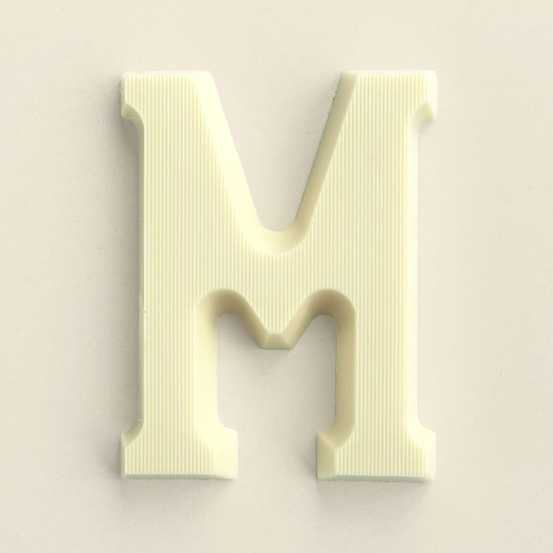 Chocoladeletter M Wit
