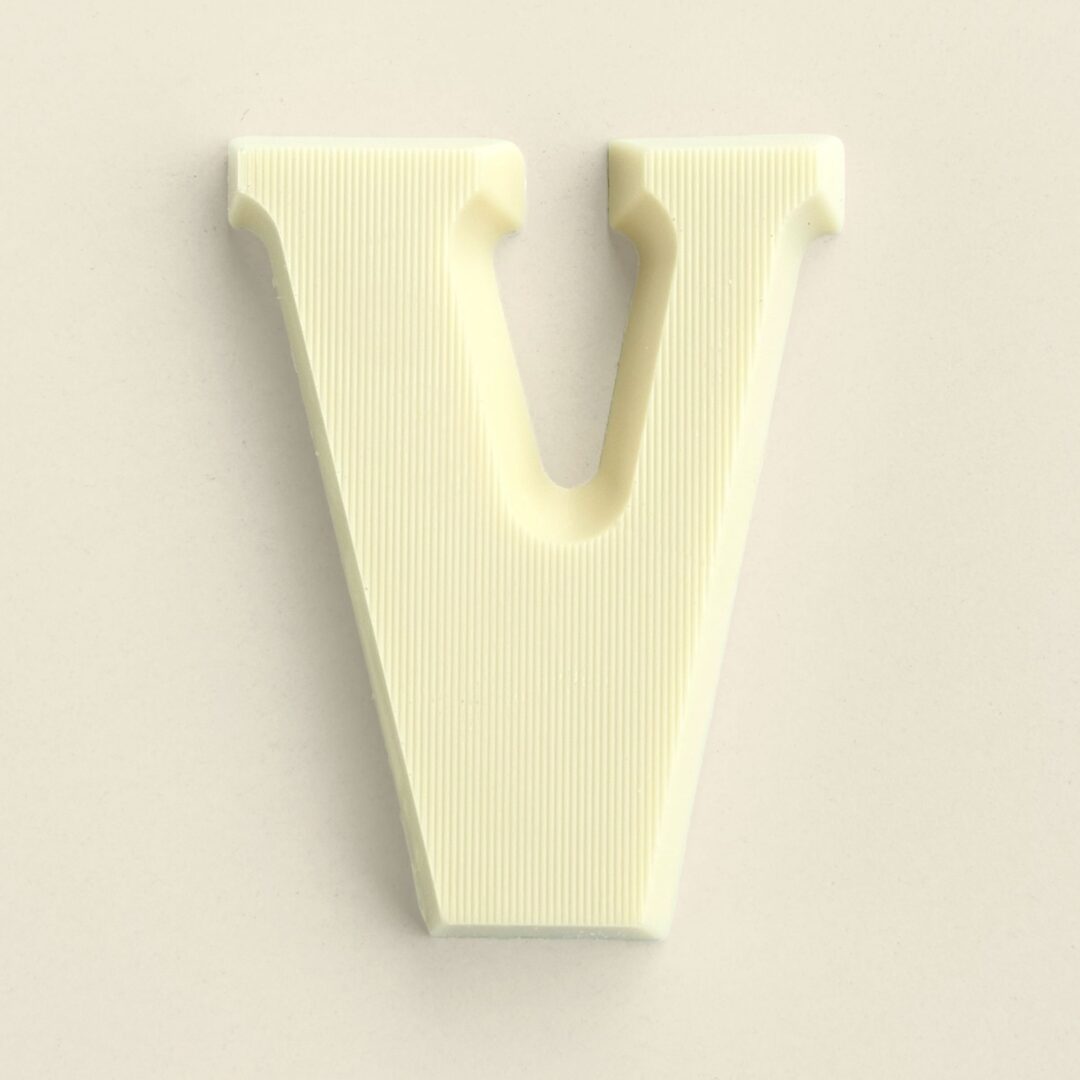 Chocoladeletter V Wit