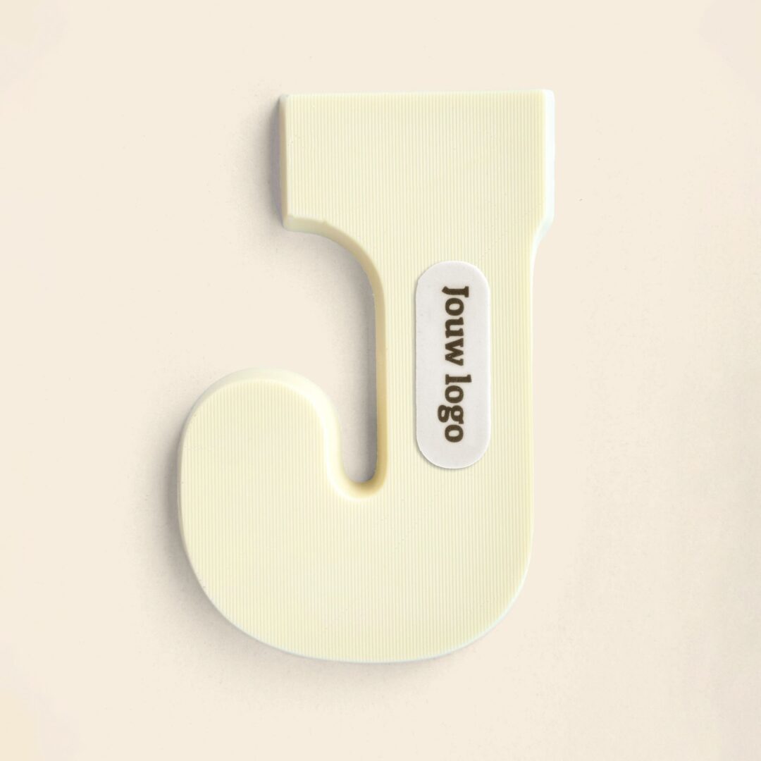 Chocoladeletter Eigen Logo J Wit