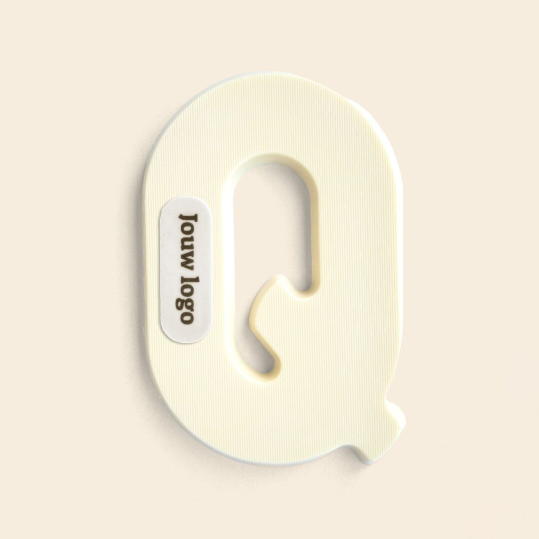 Chocoladeletter Eigen Logo Q Wit