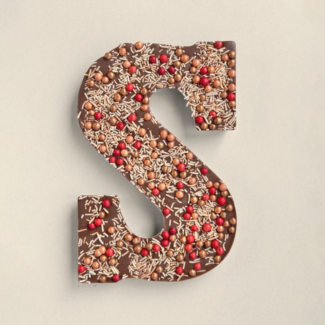 Luxe chocoladeletter gouden sprinkels
