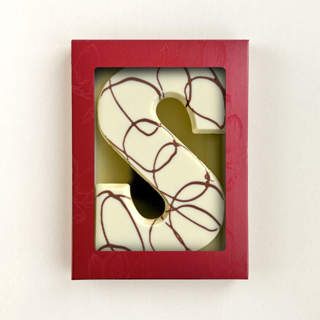 Luxe chocoladeletter S praliné wit