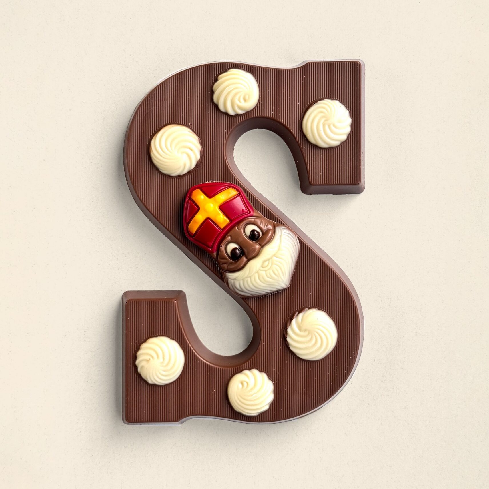 Chocoladeletter S melk wit toefjes 235g
