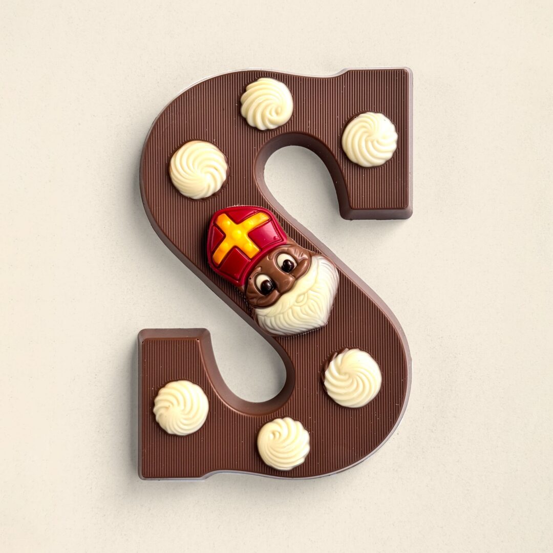 Luxe chocoladeletter s melk witte toefjes