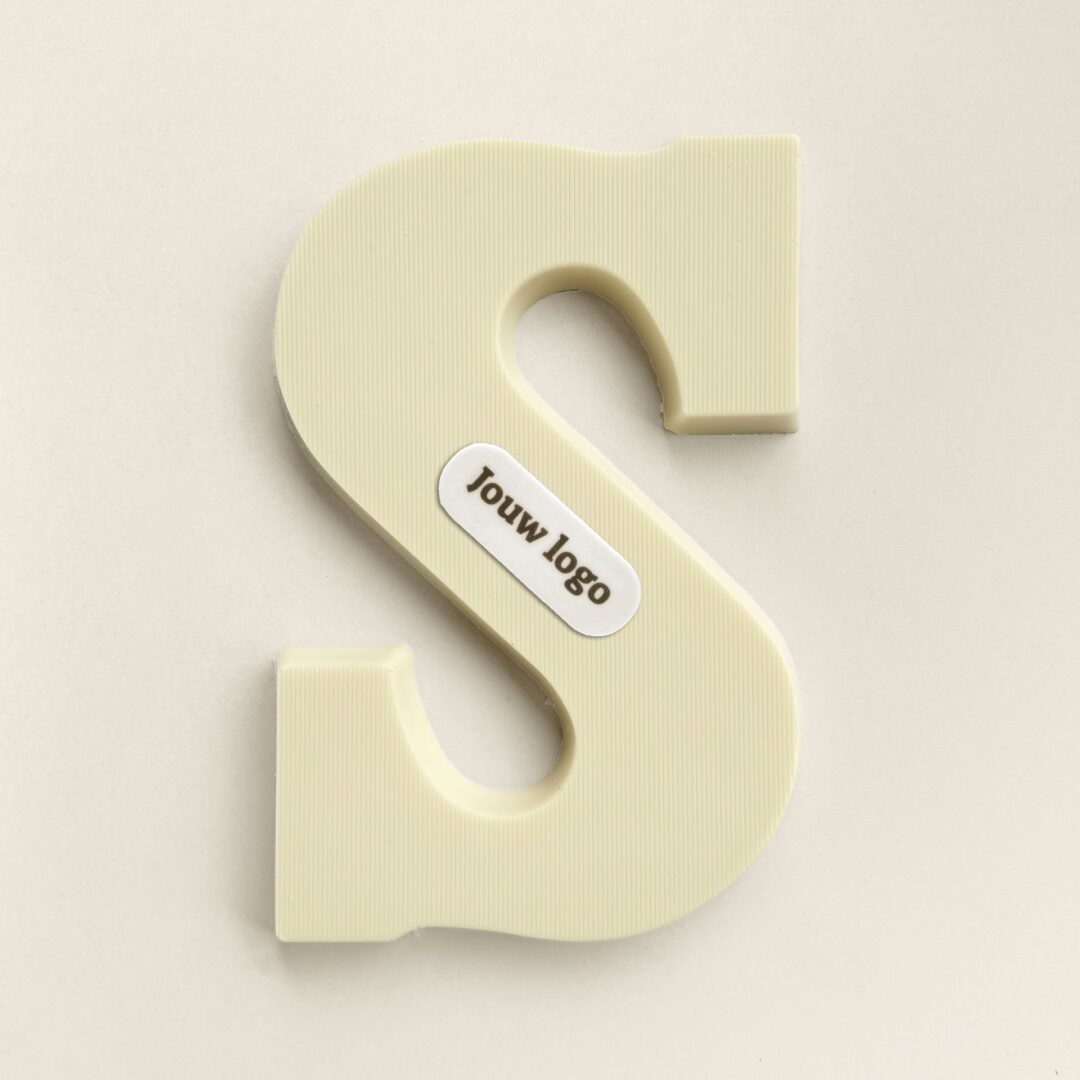 Chocolade logoletter S wit met jouw eigen logo