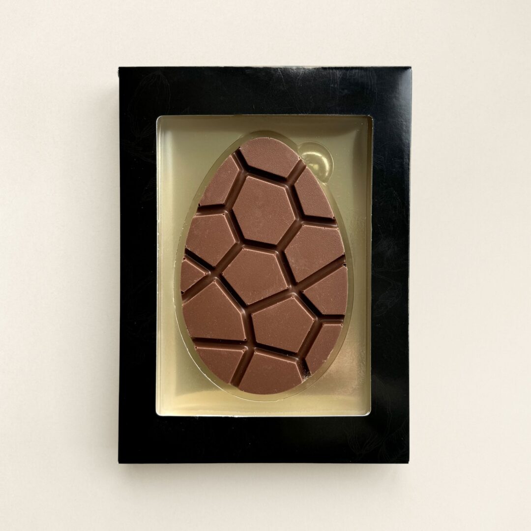 Chocolade paasei, melk, in luxe geschenkdoos