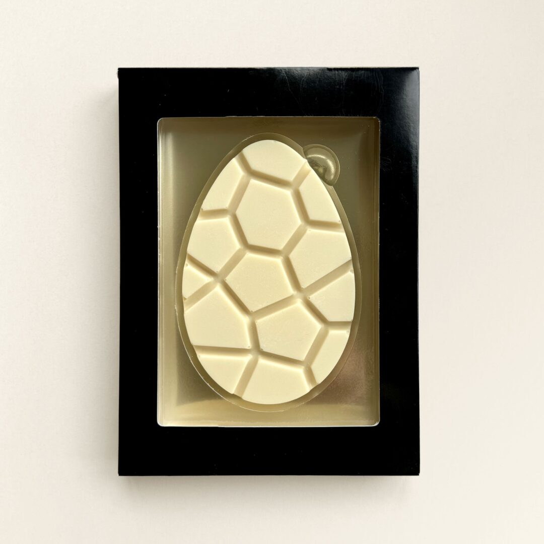 Chocolade paasei, wit, in luxe geschenkdoos