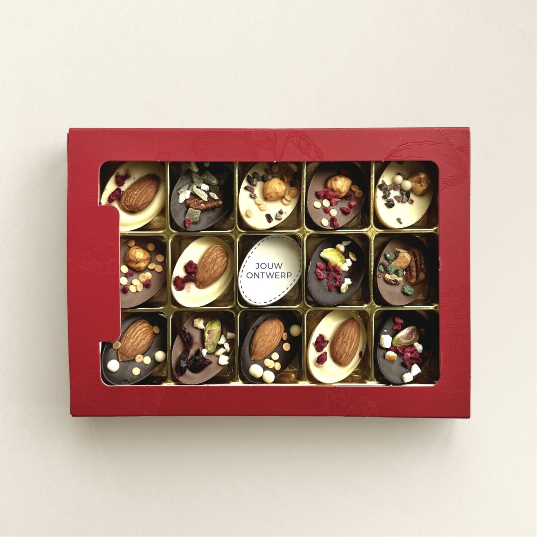 Chocolade paaseitjes met fruit en noten en jouw eigen logo of foto