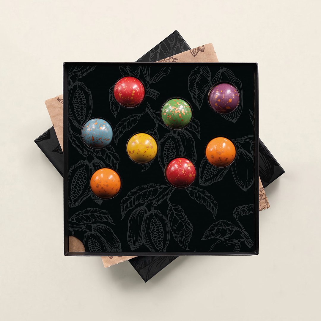 Das Sortiment von Tasty Present mit neutralem Design als exklusives Schokoladengeschenk für jeden Anlass. Tasty Present – personalisierte Schokolade und Süßigkeiten