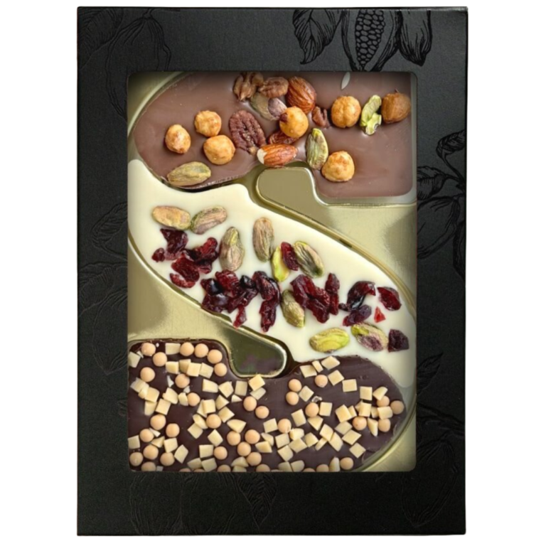 LUXE CHOCOLADE LETTERS MET HEERLEIJKE SMAKEN, TOPPINGS EN VULLINGEN. Tasty Present chocolade
