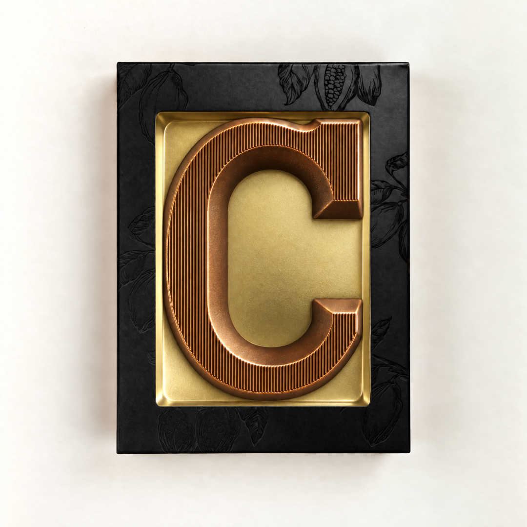 Melk Chocoladeletter C met bronzen finish. Leuk als relatiegeschenk