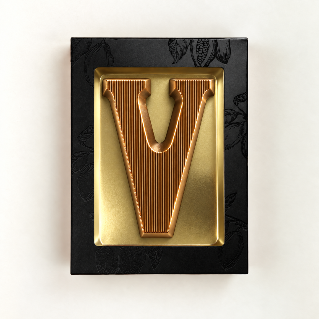 Melk Chocoladeletter V met bronzen finish. Leuk als relatiegeschenk